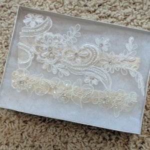 NEW Ivory bridal garter + toss garter